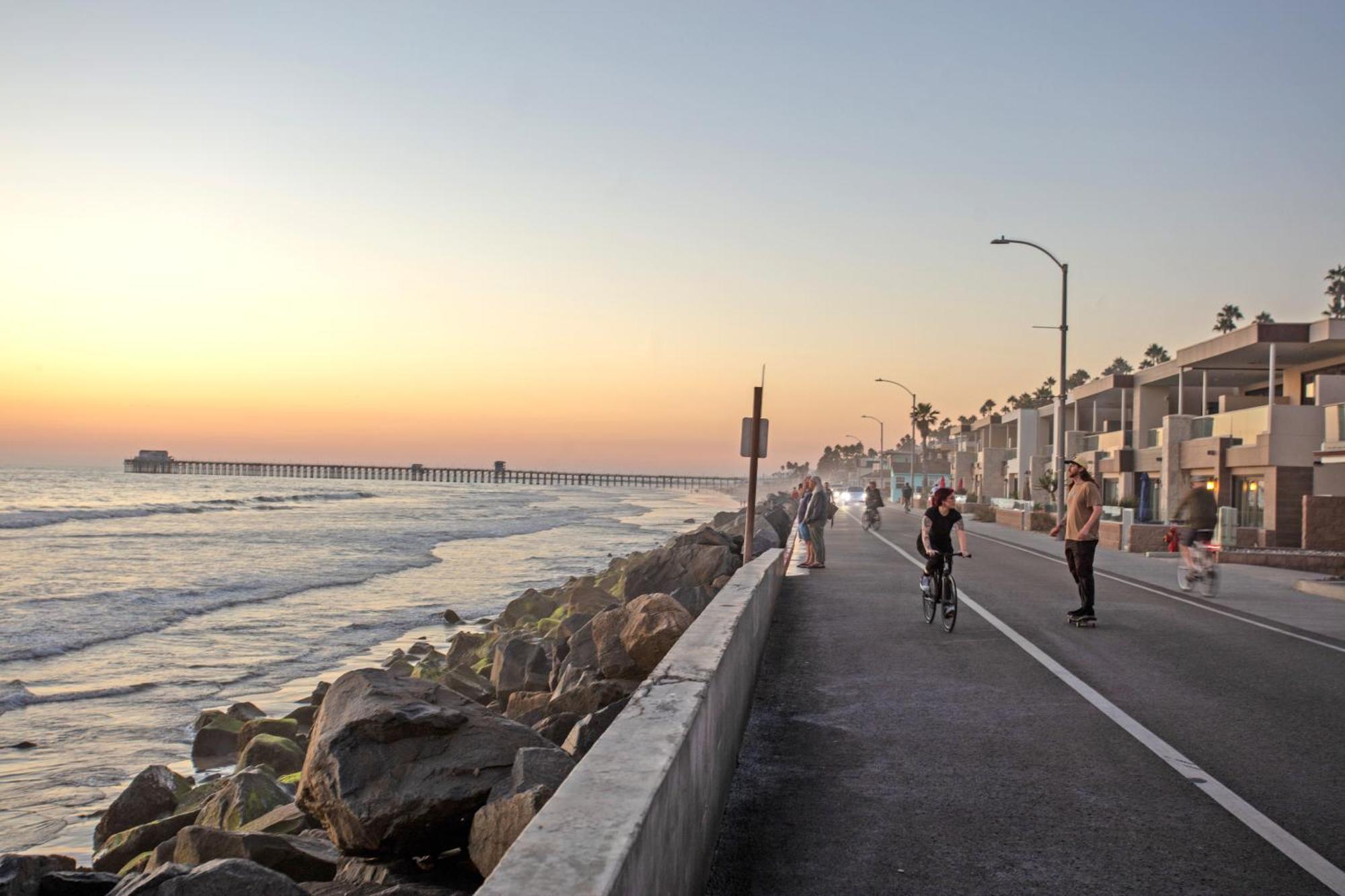 オーシャンサイド1 Block From Beach - Steps From Restaurants & Shopsアパートメント エクステリア 写真