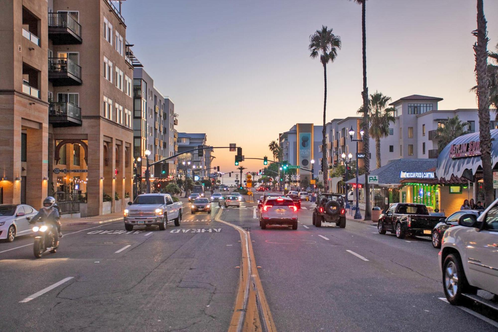 オーシャンサイド1 Block From Beach - Steps From Restaurants & Shopsアパートメント エクステリア 写真